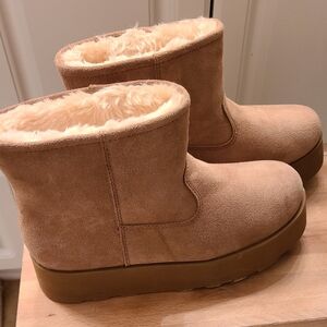NEW Tan Faux Fur Lined Boots